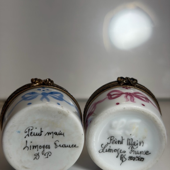 Genuine French Limoges box. Choice of pink or blue - Picture 3 of 6